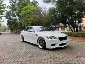 Jual bekas BMW M5 F10 2012 white putih BMW M5 2013 LCI Headlamp Akrapovic Stage 1,lokasi di 