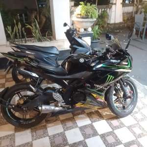 Jual bekas BU Yamaha R15 V2 rawatan km.13rban 2015,lokasi di Sukmajaya