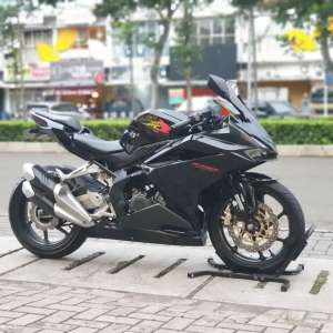 Jual bekas CBR 250 RR NON ABS BLACK FREEDOM 2020 LOW KM 14K,lokasi di Parung Panjang