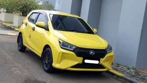 Jual bekas Daihatsu Ayla 1.2L R AT 2023 matic kuning km 5 ribuan,lokasi di Jakarta DKI
