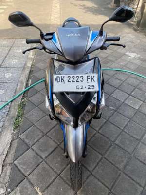 Di jl honda vario 110cc th 2013 lokasi di Kediri, tersedia melalui melalui situs Olx