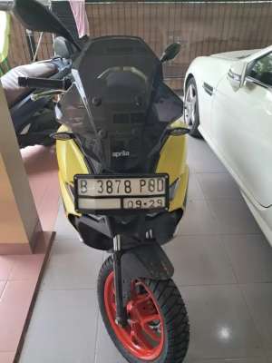 Jual bekas Di jual , aprilia SR GT200 sport yellow,lokasi di Cimanggis