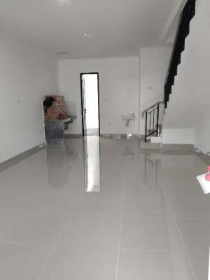 Di jual Cepat Rumah 4 lantai kemayoran Jakarta pusat lokasi di Kemayoran, tersedia melalui melalui situs Olx