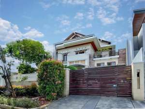 Dijual Cepat Rumah Mewah 3 Lantai Blok J Puri Indah lokasi di Kembangan, tersedia melalui melalui situs Olx