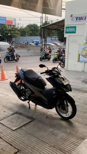 Jual bekas dijual motor aerox abs tahun 2017 warna biru tua,lokasi di Pondok Gede