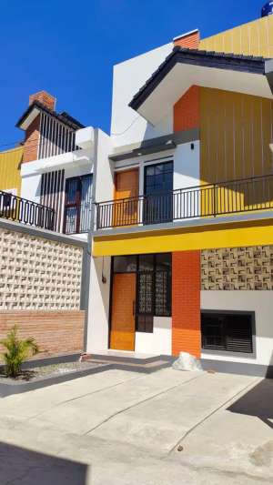 Dijual rumah 2 lantai siap huni di cihanjuang dkt cimahi lembang lokasi di Cimahi Utara, tersedia melalui melalui situs Olx