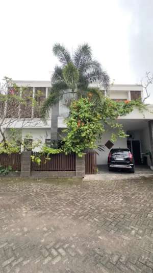 DIJUAL RUMAH MEWAH LINGKUNGAN NYAMAN ASRI TERJANGKAU DI FLAMBOYAN I lokasi di Medan Tuntungan, tersedia melalui melalui situs Olx