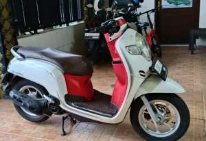 Jual bekas DIJUAL SEPEDA MOTOR SCOOPY STYLISH,lokasi di Sukodono