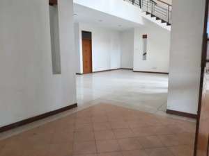 Disewakan Rumah Siap Huni di Jalan Pengampon Cirebon lokasi di Lemahwungkuk, tersedia melalui melalui situs Olx