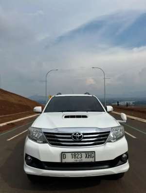 Jual bekas Fortuner Vnt Turbo 2013 Matic Diesel Putih,lokasi di 