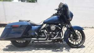Jual bekas Harley Davidson HD SG Street Glide Special 2018 blue,lokasi di Kenjeran