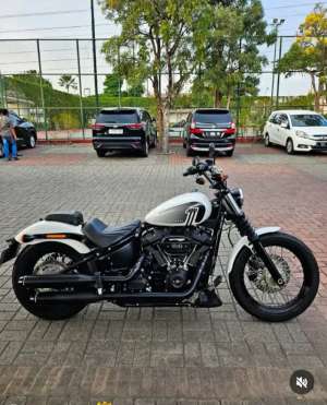 Jual bekas Harley Davidson Street Bob M8 114 2021,lokasi di Karang Tengah