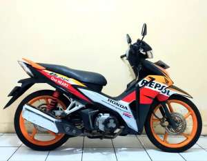 Jual bekas Honda Blade Repsol Tahun 2011,lokasi di Antapani (Cicadas)