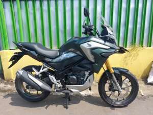 Jual bekas Honda cb 150x fi 2022 istimewa 5000 km spt baru,lokasi di Purwokerto Timur