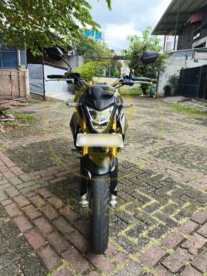 Jual bekas Honda CB150R SE 2022 LOW KM LIKE NEW,lokasi di Kalideres