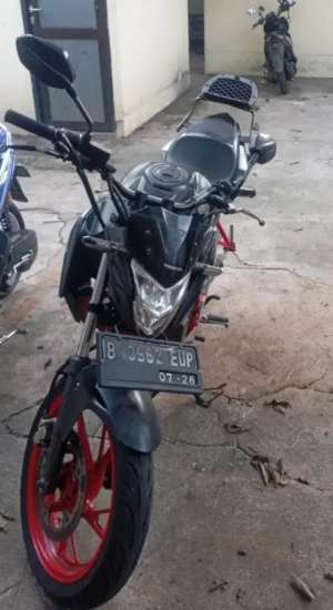 Jual bekas Honda CB150R Spesial Edition StreetFire Spesial Edition,lokasi di Pancoran Mas
