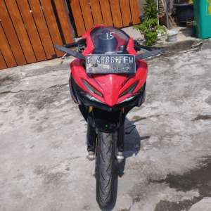 Jual bekas honda cbr 150 r facelift thn 2021 plat F bogor,lokasi di Tangerang