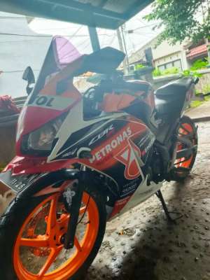 Jual bekas Honda CBR 150R K45a 2015 repsol,lokasi di Jatiasih