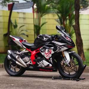 Jual bekas HONDA CBR 250RR NON ABS 2018 HITAM LOW KM PAJAK ON SIAP GASS,lokasi di Pondok Gede