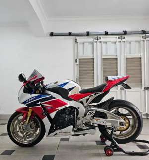 Jual bekas Honda CBR1000RR SP 2015,lokasi di Kelapa Gading
