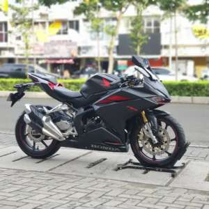 Jual bekas HONDA CBR250RR ABS TH 2017 KM 880 PERAK FULL ORI,lokasi di Jatiuwung