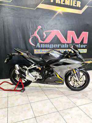 Jual bekas Honda CBR250RR STD TH 2017 ODO 9rb like new Anugerah motor rungkut,lokasi di Gubeng