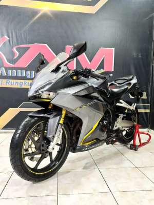 Jual bekas Honda CBR250RR STD TH 2017 Surat lengkap no minus odo 9rb aja,lokasi di Sidoarjo