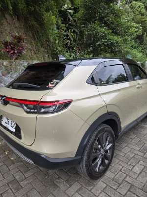 Jual bekas Honda HR-V SE two tone 2023 km 15RB cimahi,lokasi di 
