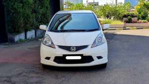 Jual bekas honda jazz rs 2011 matic putih,lokasi di 