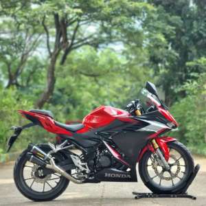 Jual bekas HONDA NEW CBR150R ABS MERAH HITAM 2022 KM LOW SUPERB PAJAK ON,lokasi di Senen