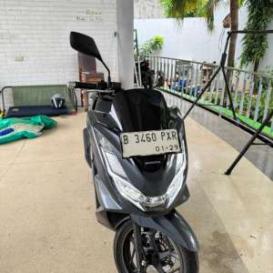 Jual bekas Honda pcx cbs 2022 bekas,lokasi di Tangerang