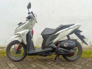 Jual bekas HondaVario 125 CBS Non-ISS 2014 Putih,lokasi di Ciputat