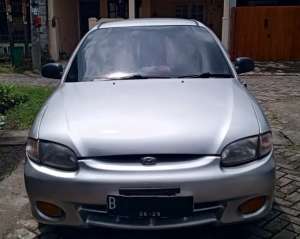 Jual bekas Hyundai Accent matic th 2000 silver,lokasi di 