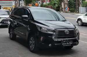 Jual bekas INNOVA MANUAL 2021 NEW MODEL KM 30 RB Plat denpasar,lokasi di 