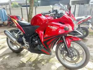 Jual bekas jual cepat Honda CBR 250cc.,lokasi di Ngamprah