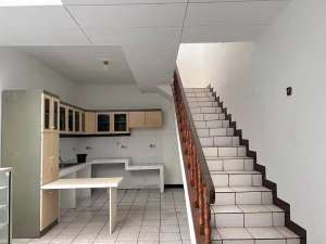 Jual Cepat Rumah Kopo Elok 2,5 Lantai 180m lokasi di Bojongloa Kaler, tersedia melalui melalui situs Olx