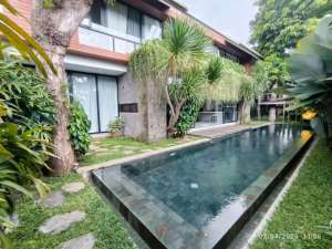 JUAL RUMAH VILLA DI RENON DEKAT SANUR, DENPASAR lokasi di Denpasar Timur, tersedia melalui melalui situs Olx
