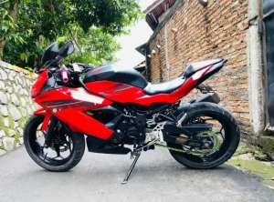 Jual bekas Kawasai Ninja mono 250cc Fi Tahun 2016,lokasi di Makasar