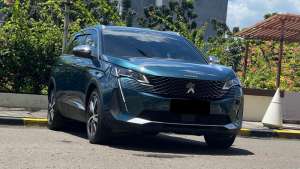 Jual bekas LIKE NEW,FREE DETAILING 2X,LOW KMPeugeot 5008 Allure Plus AT Biru 2022,lokasi di Jakarta DKI