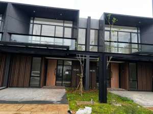 LIPPO KARAWACI, COLONY HIMALAYA, SIAP HUNI lokasi di Kelapa Dua, tersedia melalui melalui situs Olx