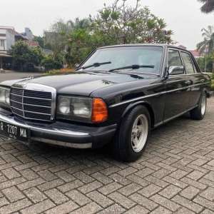 Jual bekas Mercedes Benz W123 Mercy Tiger 200 Matic,lokasi di Tangerang