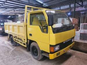 Jual bekas Mitsubishi ps 100 truk engkel ragasa umplung truck ps100 bukan dobel d,lokasi di 