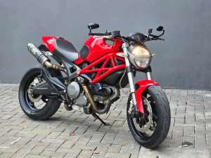 Jual bekas Moge Naked Ducati Monster 696 Th 2011 Modif Like New Siap Gas,lokasi di Sukun