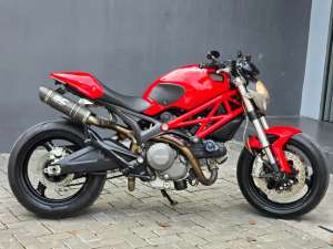 Jual bekas Moge Naked Ducati Monster 696 th 2011 CBU Odo 10rb Modif Like New,lokasi di Cianjur