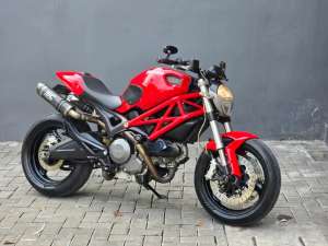Jual bekas Moge Naked Ducati Monster 696 Th 2011 Ori Paint Odo 11rb Like New,lokasi di Pamulang