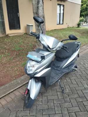 Jual bekas Motor Listrik Volta 401 Tahun 2023 Silver Istimewa,lokasi di Serpong Utara