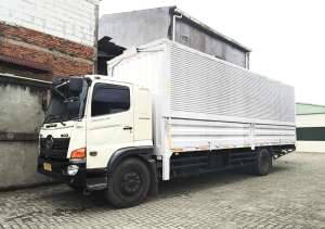 Jual bekas MULUSbanBARU MURAH Hino engkel FG 235 JS wingbox 2016 wing box ranger,lokasi di Jakarta DKI