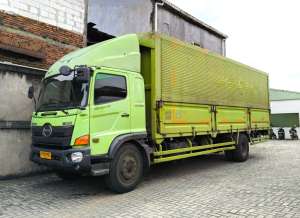 Jual bekas MULUSbanBARU MURAH Hino engkel FG235JS wingbox 2018,lokasi di Jakarta DKI