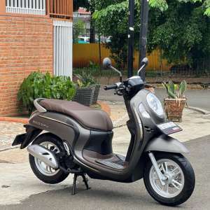 Jual bekas New Scoopy F1 Keyless, Tahun 2023,lokasi di Jakarta Selatan