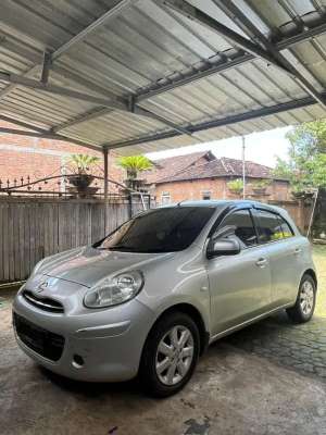 Jual bekas Nissan march AT 2011,lokasi di 